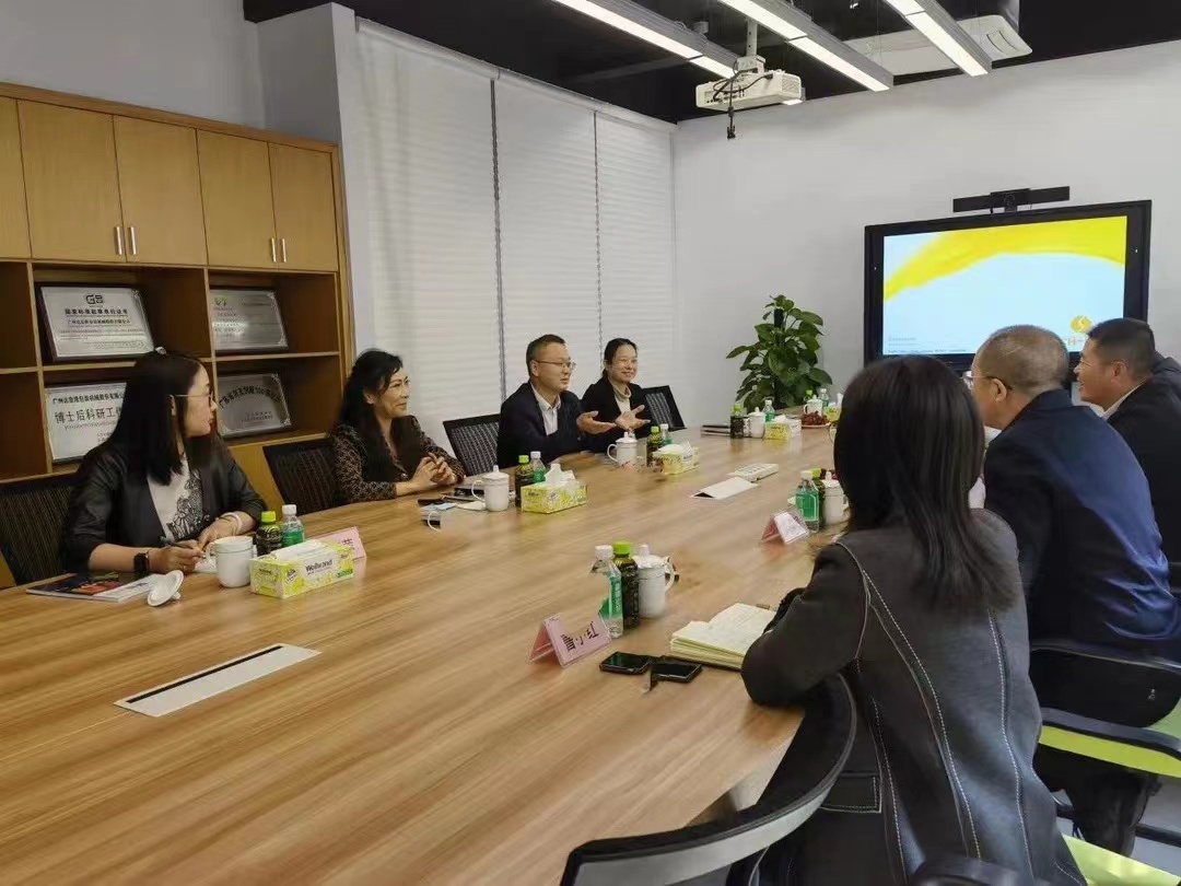 黃埔區(qū)委常委、統(tǒng)戰(zhàn)部部長肖春輝到達意隆走訪調研